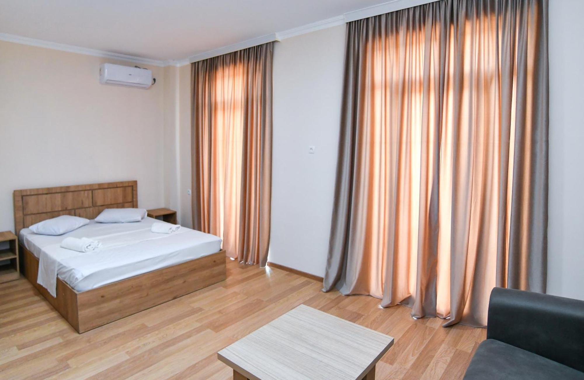 Just Inn Kutaisi Exterior foto
